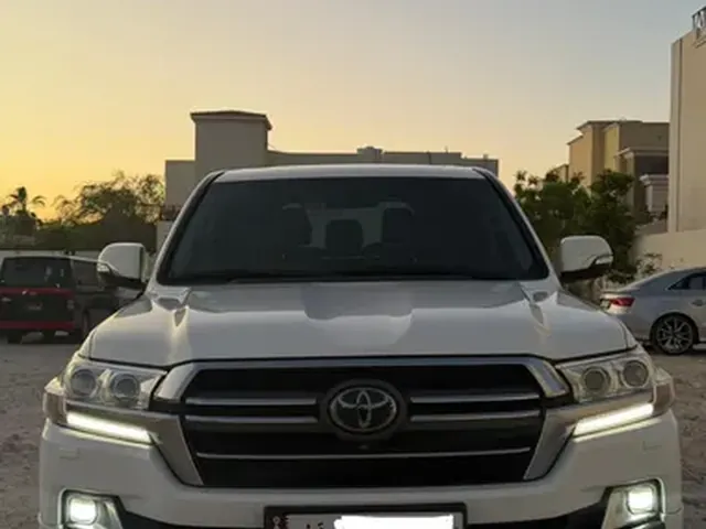 صورة 2020 تويوتا لاند كروزر VXR