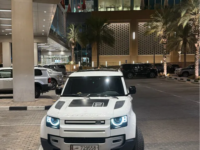 صورة 2020 لاند روفر ديفندر 110 SE