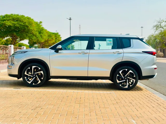 Photo of 2025 Mitsubishi Outlander