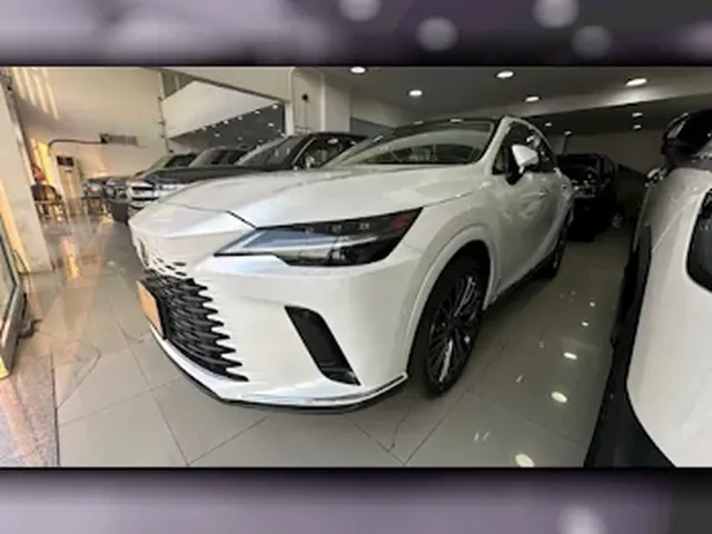 صورة 2024 لكزس آر إكس 350
