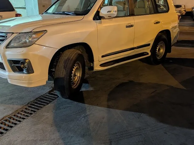 Photo of 2008 Lexus LX 570