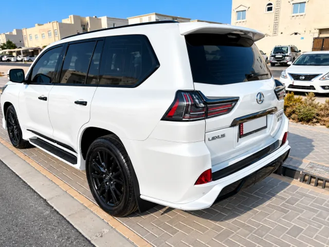 صورة 2019 لكزس LX 570 بلاك ايديشن