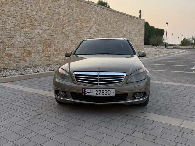 صورة 2011 مرسيدس-بنز C 200
