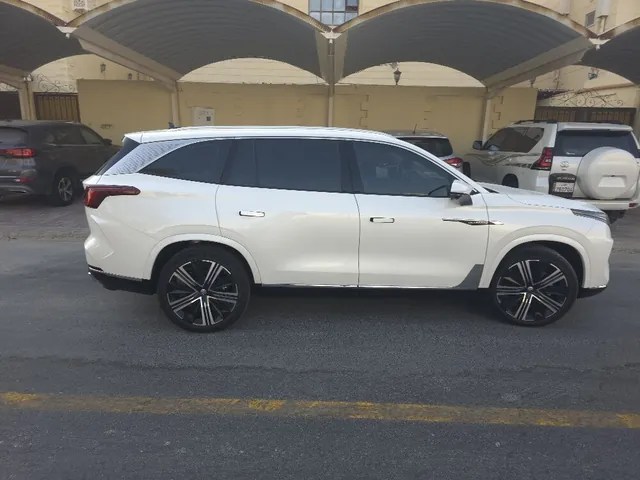 صورة 2025 إم جي RX5 تيربو
