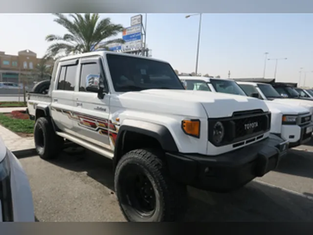 صورة 2018 تويوتا لاند كروزر LX