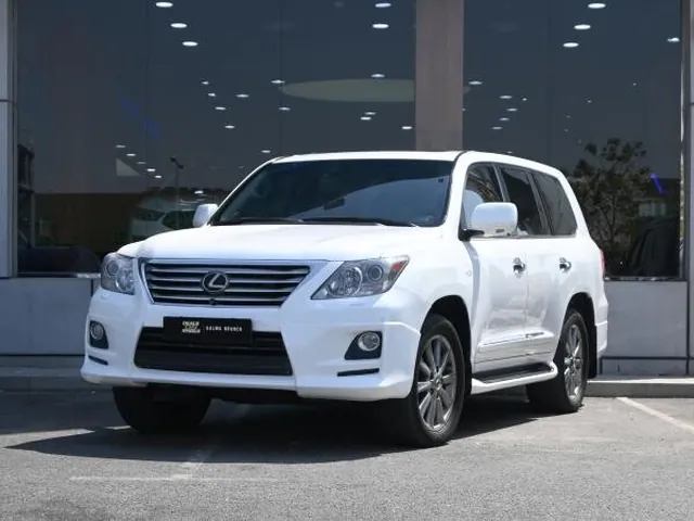 صورة 2011 لكزس LX 570