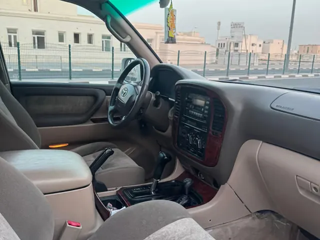صورة 2002 تويوتا لاند كروزر VXR