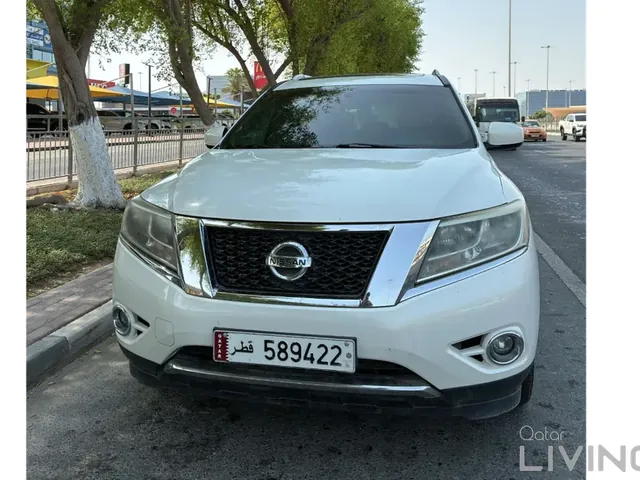 Photo of 2014 Nissan Pathfinder SV