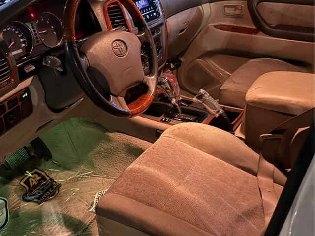 Photo of 2006 Toyota Land Cruiser GXR