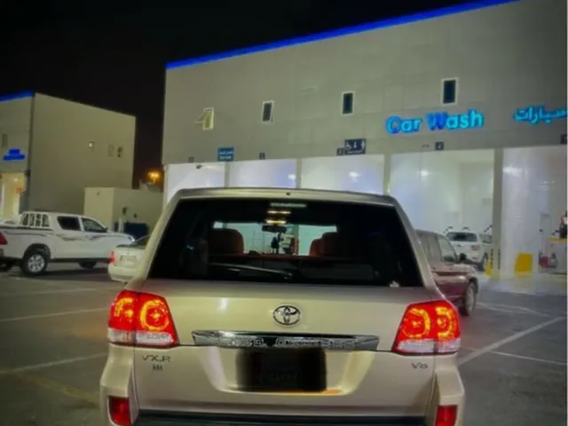 صورة 2010 تويوتا لاند كروزر VXR