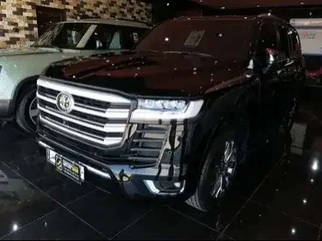 صورة 2022 تويوتا لاند كروزر VXR