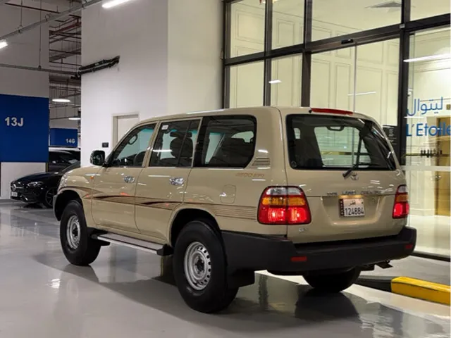 Photo of 2000 Toyota Land Cruiser GX