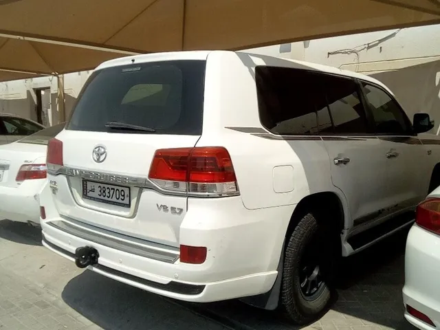 صورة 2009 تويوتا لاند كروزر VXR
