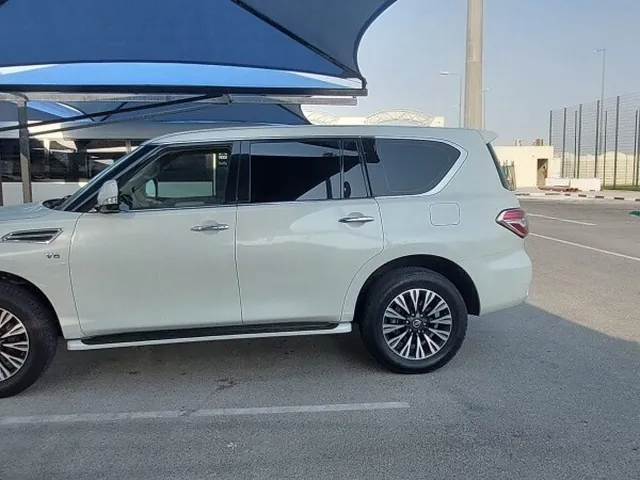 صورة 2016 نيسان باترول SE