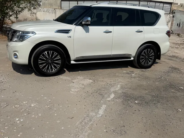 صورة 2016 نيسان باترول بلاتينيوم