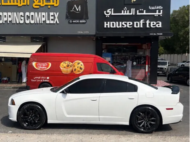 صورة 2011 دودج تشارجر SRT