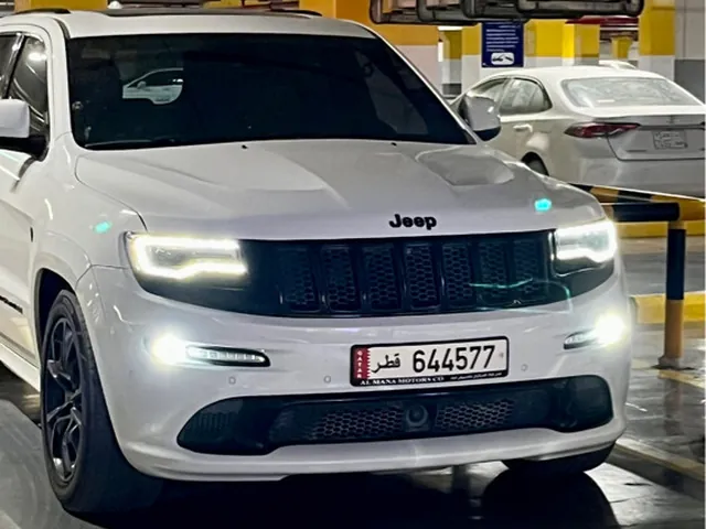 صورة 2015 جيب جراند شيروكي SRT