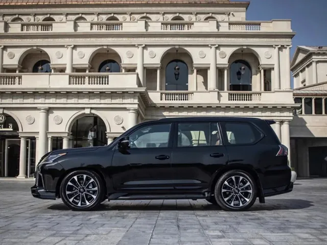 Photo of 2021 Lexus LX 570 Black Edition