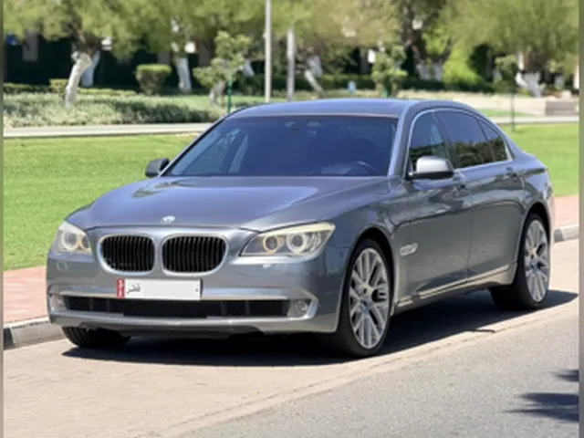 صورة 2012 بي إم دبليو الفئة السابعة 750Li