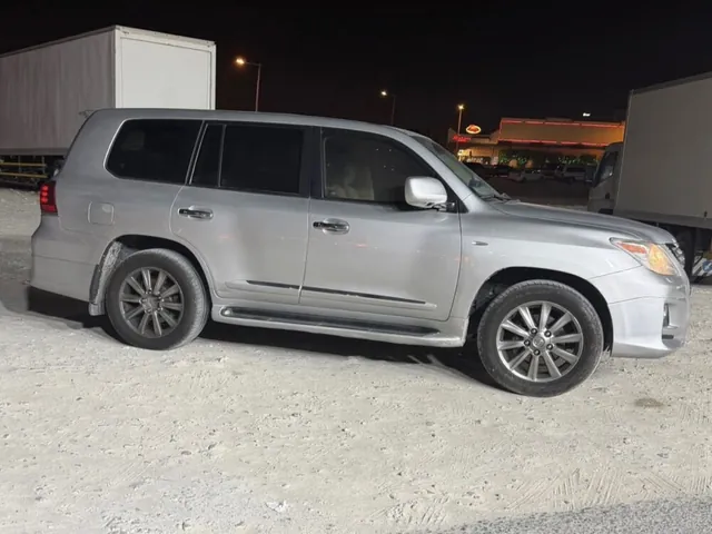 صورة 2009 لكزس LX 570