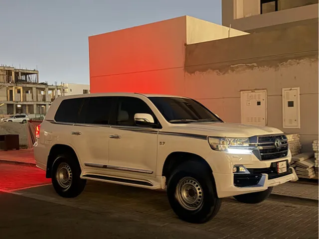 صورة 2016 تويوتا لاند كروزر VXR