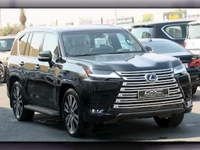 صورة 2024 لكزس LX 600 لكجري