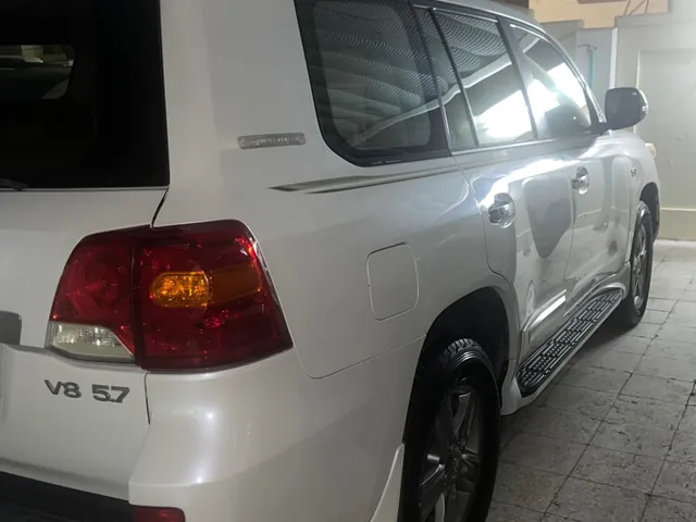صورة 2012 تويوتا لاند كروزر VXR