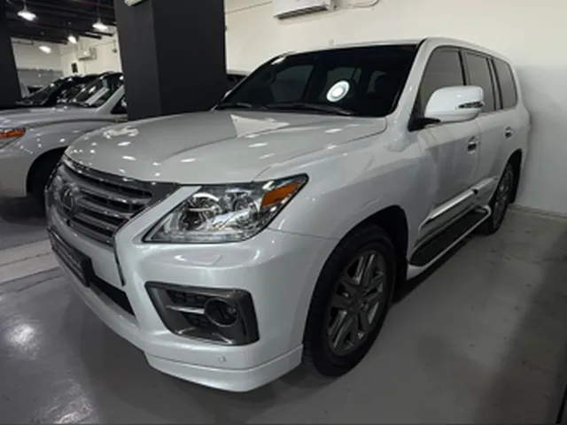 صورة 2015 لكزس LX 570 S