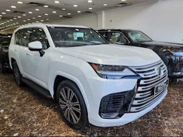 صورة 2024 لكزس LX 600 لكجري