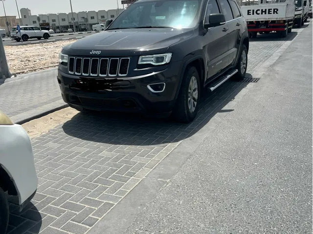 صورة 2015 جيب جراند شيروكي لاريدو