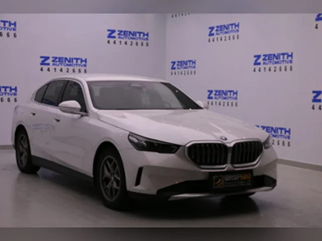 Photo of 2024 BMW 5-Series 520i
