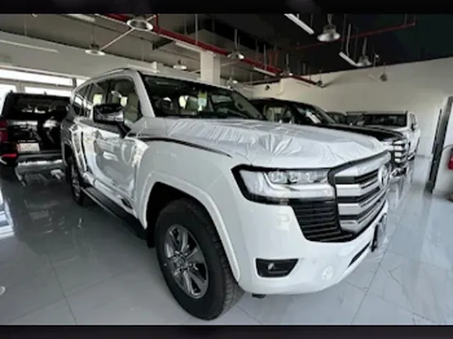 صورة 2025 تويوتا لاند كروزر VX
