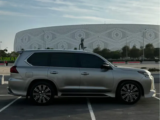 صورة 2019 لكزس LX 570 S