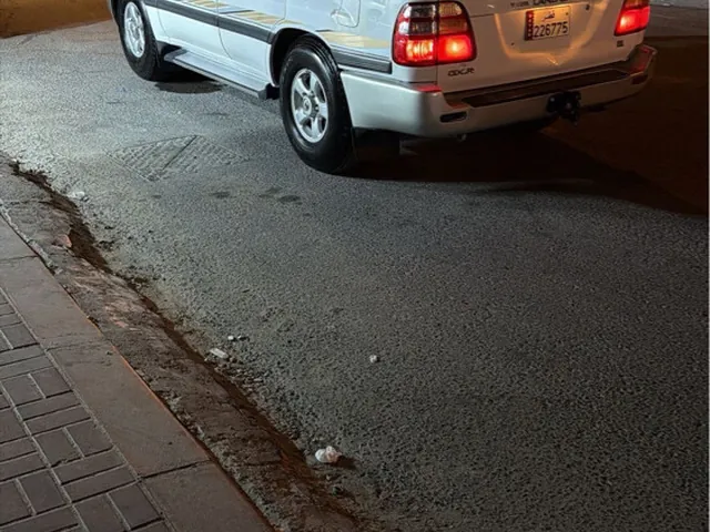 Photo of 2000 Toyota Land Cruiser GX