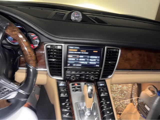 Photo of 2013 Porsche Panamera Platinum Edition