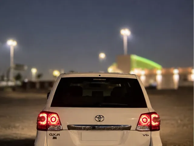 صورة 2014 تويوتا لاند كروزر GXR