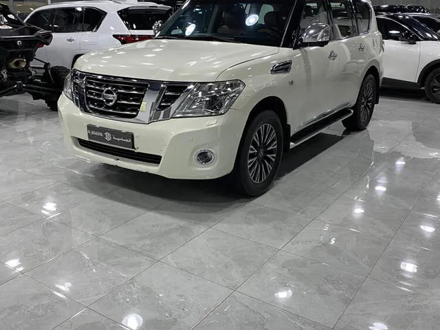 صورة 2014 نيسان باترول بلاتينيوم