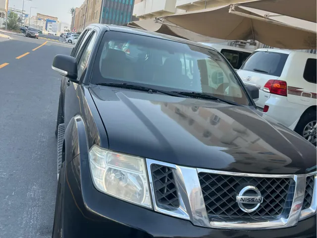 صورة 2014 نيسان باثفايندر LE