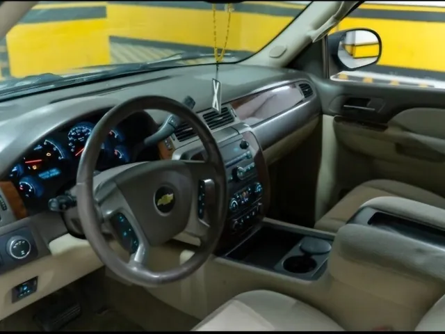 صورة 2013 شيفروليه سبربان LS