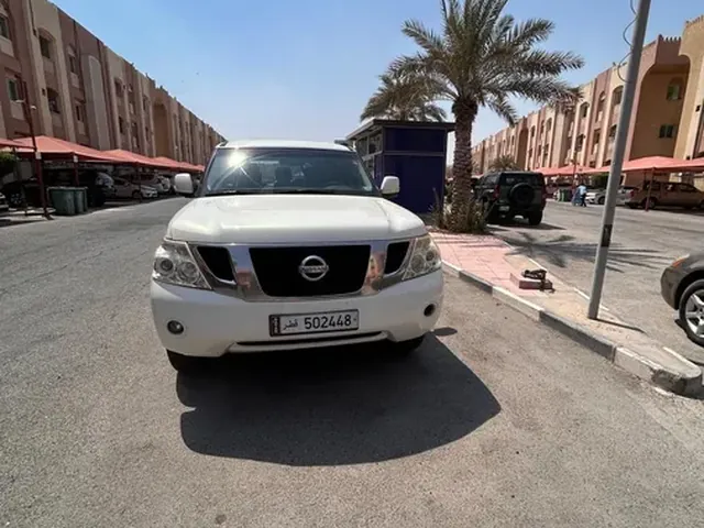 صورة 2012 نيسان باترول SE