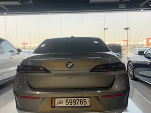 صورة 2024 بي إم دبليو الفئة السابعة 730Li