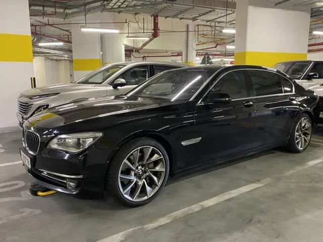صورة 2015 بي إم دبليو الفئة السابعة 740Li