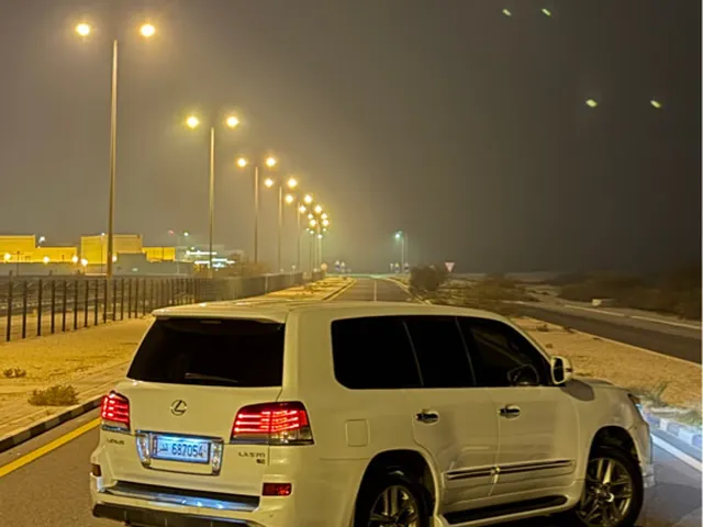 صورة 2013 لكزس LX 570 S