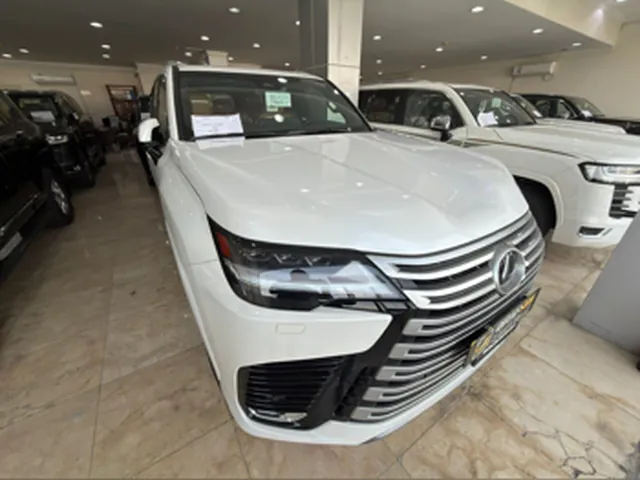 صورة 2026 لكزس LX 600 لكجري
