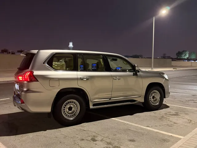 Photo of 2016 Lexus LX 570