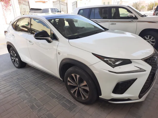 صورة 2019 لكزس NX 300