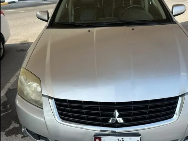 صورة 2009 ميتسوبيشي جالانت