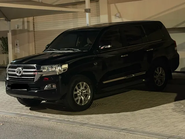 صورة 2017 تويوتا لاند كروزر VXR