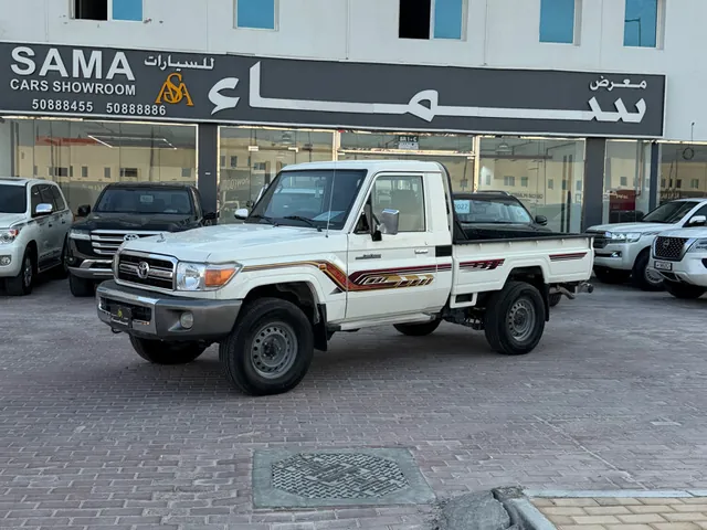 صورة 2015 تويوتا لاند كروزر LX
