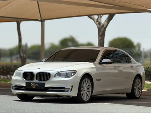 صورة 2014 بي إم دبليو الفئة السابعة 740i